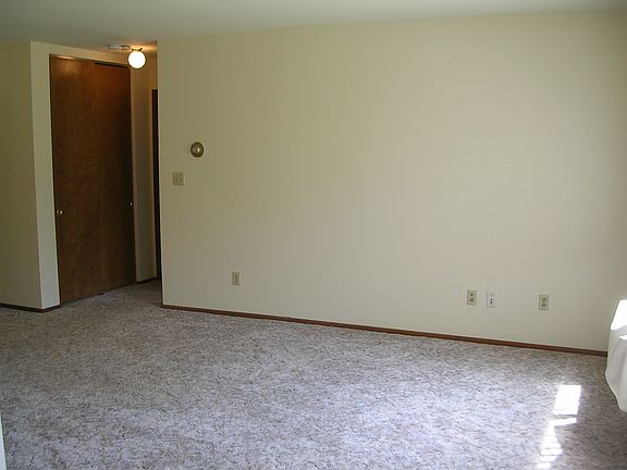 4th image of 2549 S Kinnickinnic Ave #308