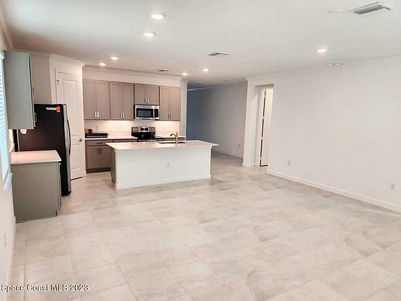 5th image of 9043 Alister Dr