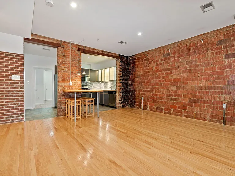 708 Irving St NE #202 — Photo 6
