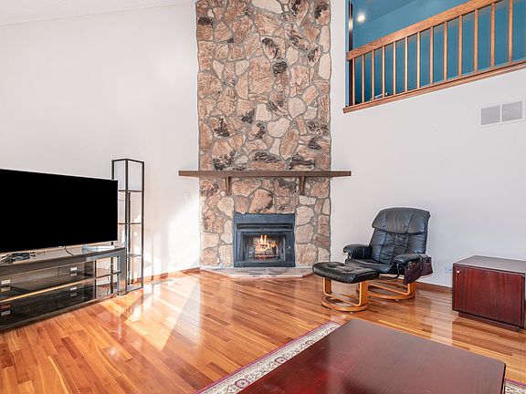 3rd image of 2355 Lakeside Dr