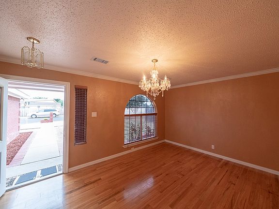 3rd image of 3871 Hinkle St