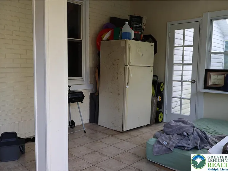 1533 E Emmaus Ave — Photo 11