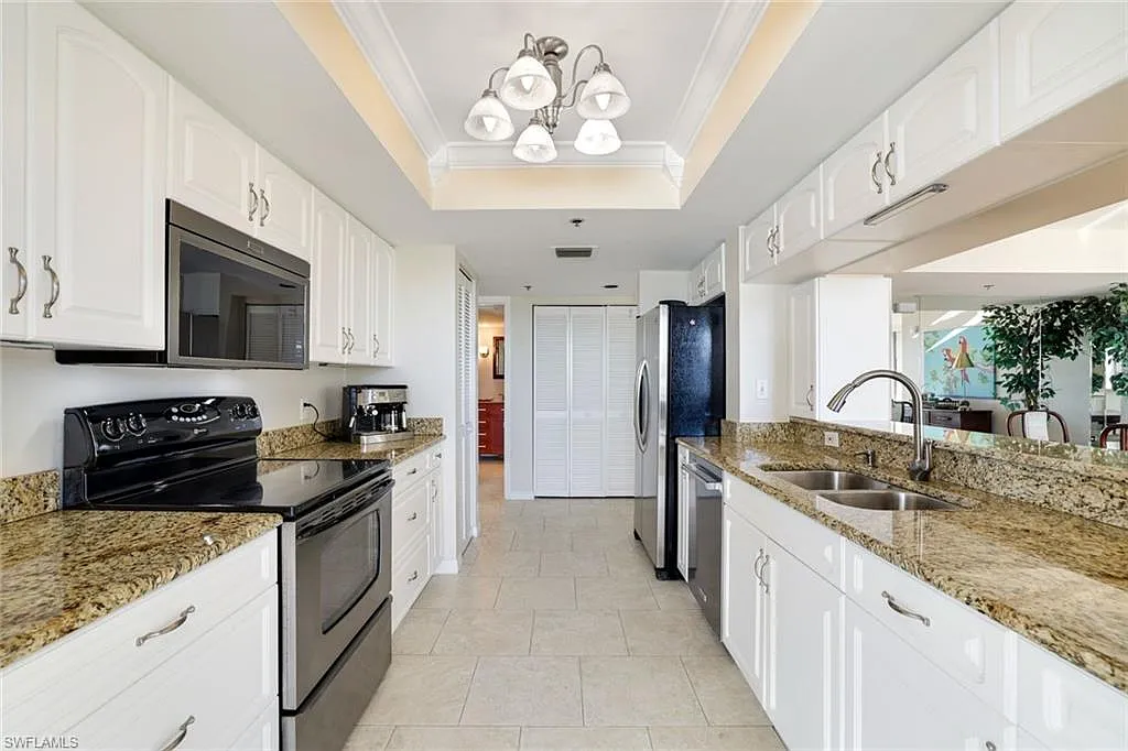 3 bed, 2.0 bath, 3000 sqft, $9,500 — Photo 4