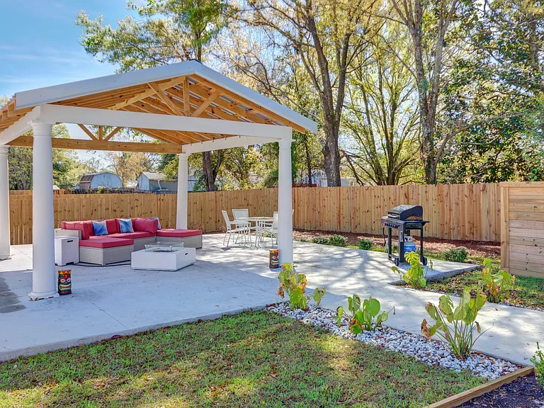 3241 Maplewood Dr — Photo 14