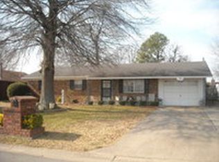 1211 N Maple St, Stuttgart, AR 72160