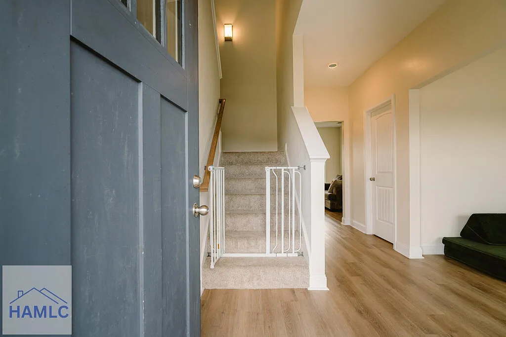 4 bed, 2.5 bath, 2072 sqft, $2,300 — Photo 4