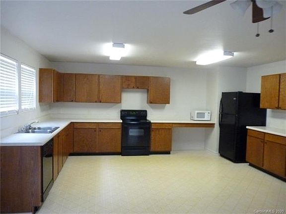 4th image of 1315 Waterlily Ln