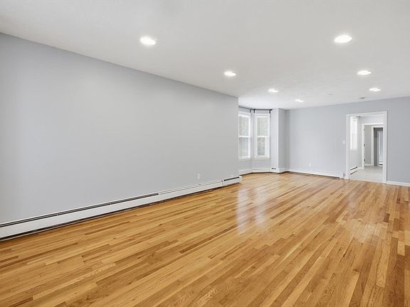 5th image of 104 Granville Ave