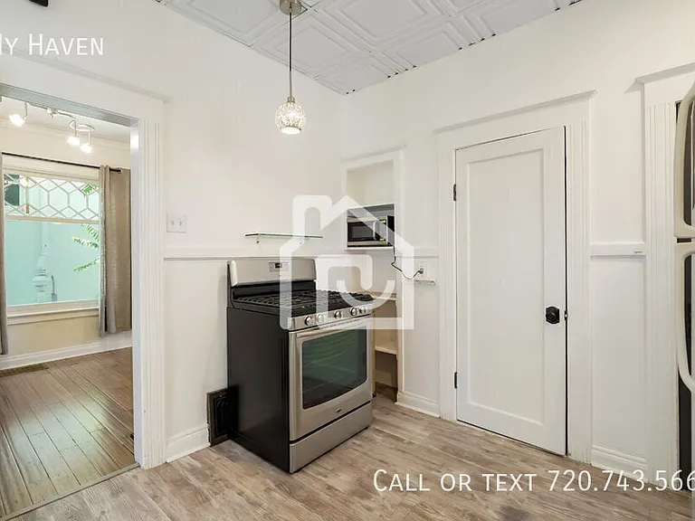 228 N Pearl St #1 — Photo 8