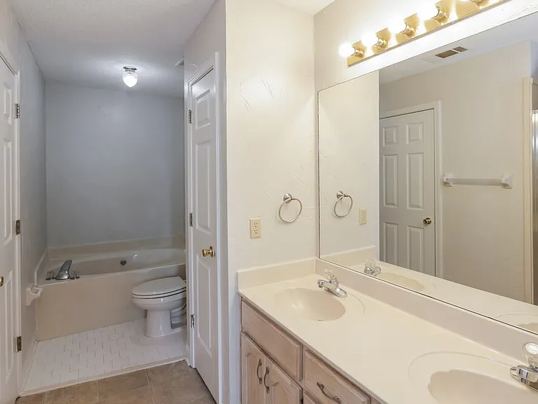 3102 Valley Green Ln — Photo 12