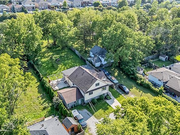 3rd image of 144 Limeridge Rd E