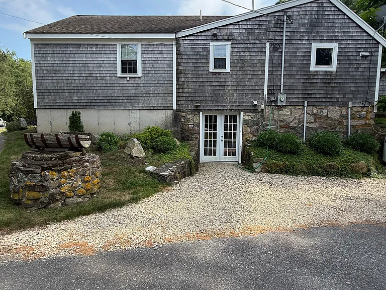 246 Enterprise St — Photo 2