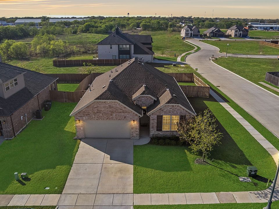 1st image of 136 Creekside Dr
