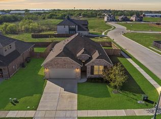 136 Creekside Dr, Sanger, TX 76266