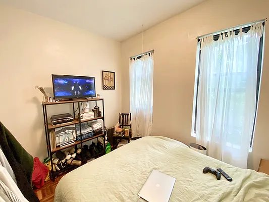 Rented by Zjama Realty Corp | media 9