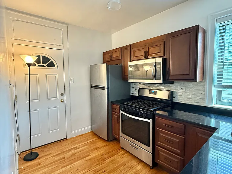716 Reba Pl #2N — Photo 3