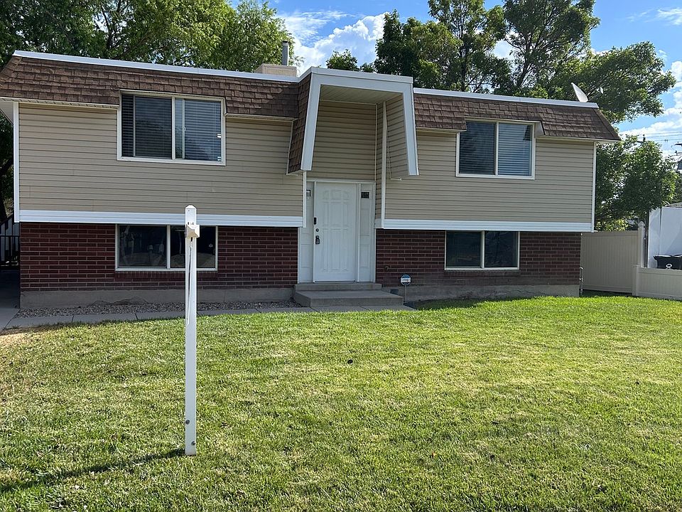1st image of 3226 W Meadow Wood Way S