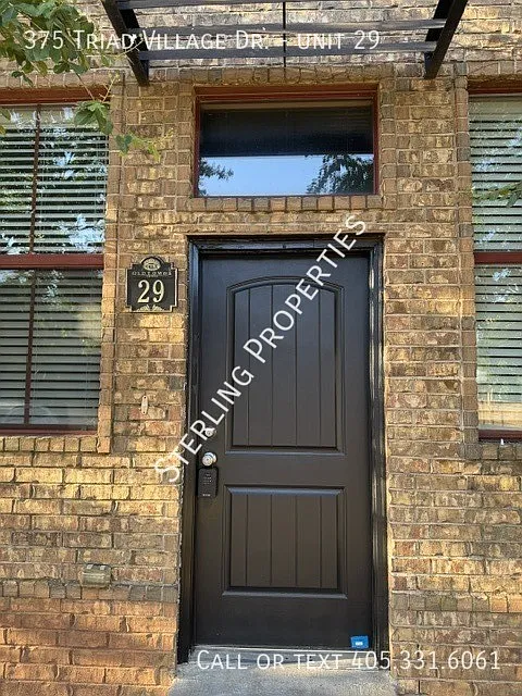 3 bed, 2.5 bath, 1428 sqft, $1,425 — Photo 2