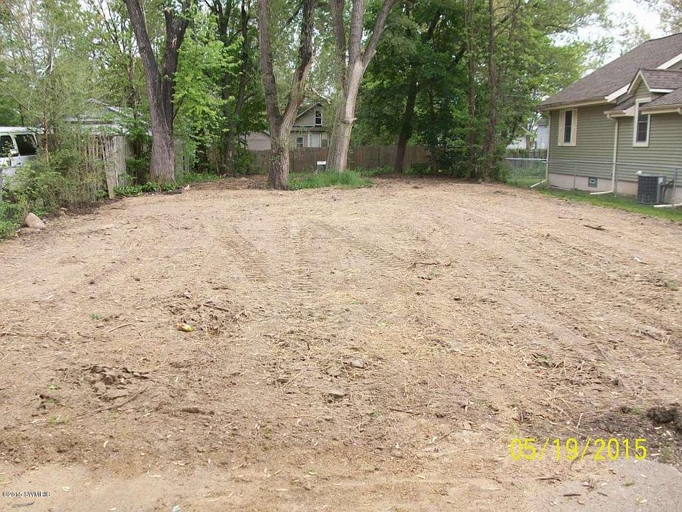 1st image of 1069 Agard Ave