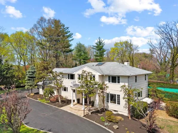 15 Cricket Lane, Great Neck, NY 11024