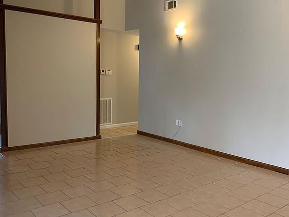 5th image of 13431 Briargrove Ave