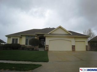16814 Cady Cir, Omaha, NE 68116