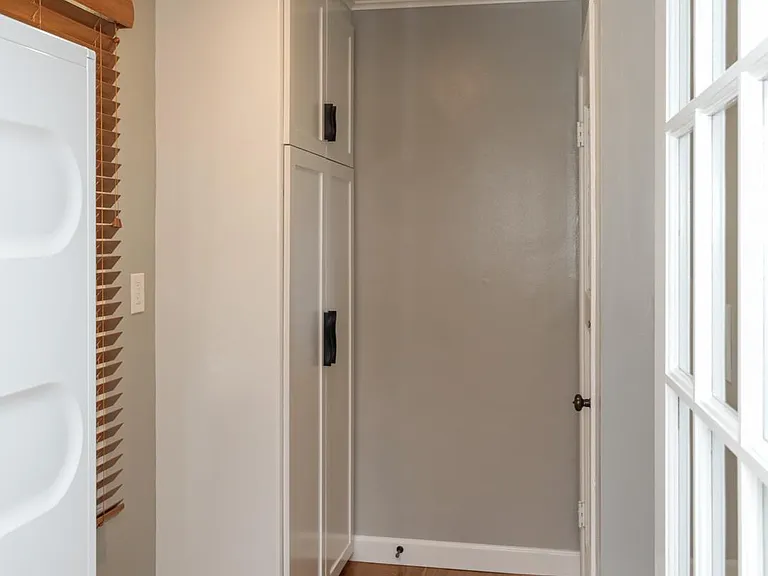 1030 Hopkins Ave — Photo 2