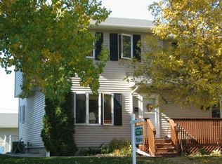 1208 S 12th St, Grand Forks, ND 58201