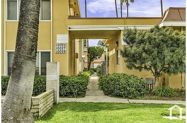 Building Photo - 10027 Sepulveda Blvd #D