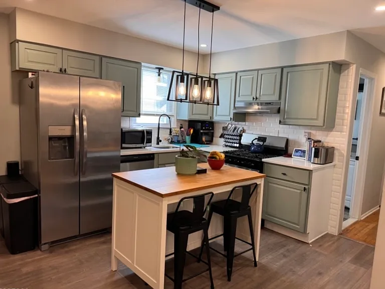 44 Parkway W — Photo 2
