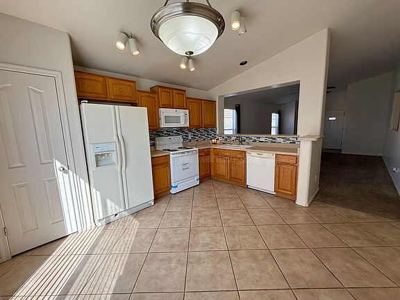 5th image of 11561 W Green Dr