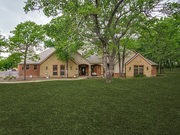 2nd image of 101 Oakwood Dr