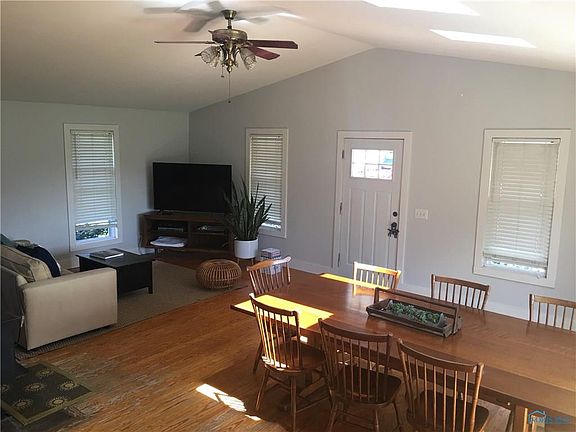 5th image of 10419 Roachton Rd