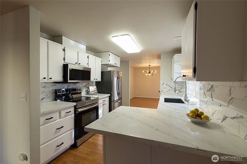 5th image of 5047 Carole Drive NE