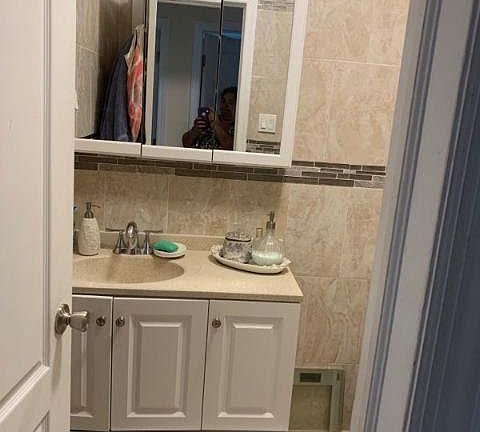 4th image of 923 Euclid Ave Fl 1