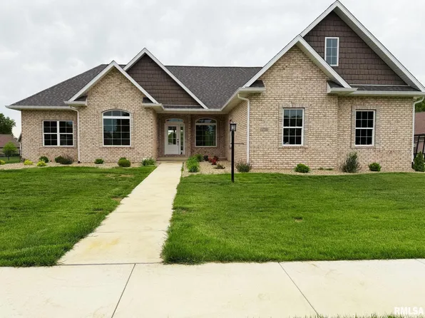 3735 Grandview Ct, Pekin, IL 61554