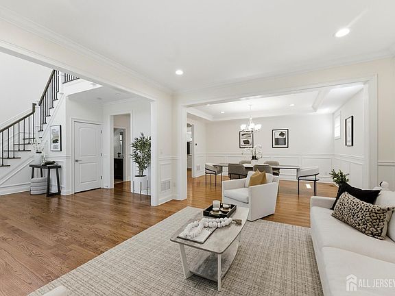 3rd image of 26 Washington Pl