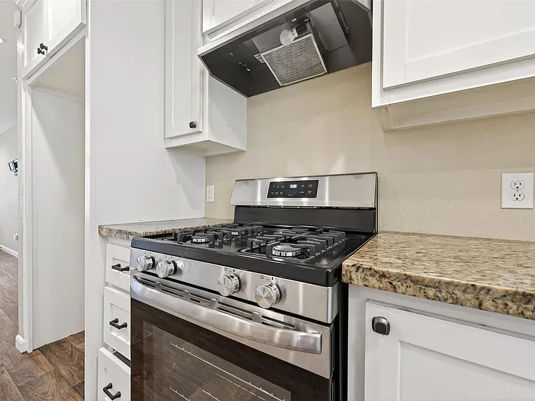 1708 Sycamore Ave — Photo 12