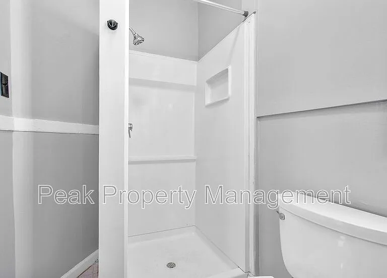 2901 Ellwood Ave #2 — Photo 12
