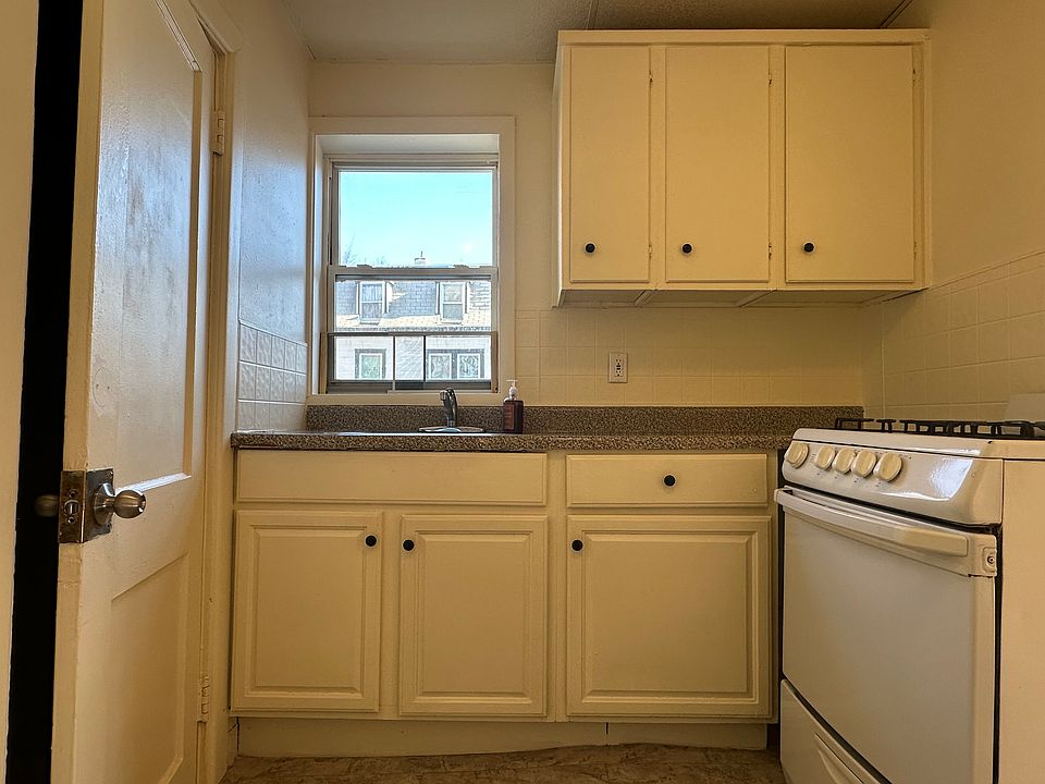 1st image of 1100 Carbon St #1