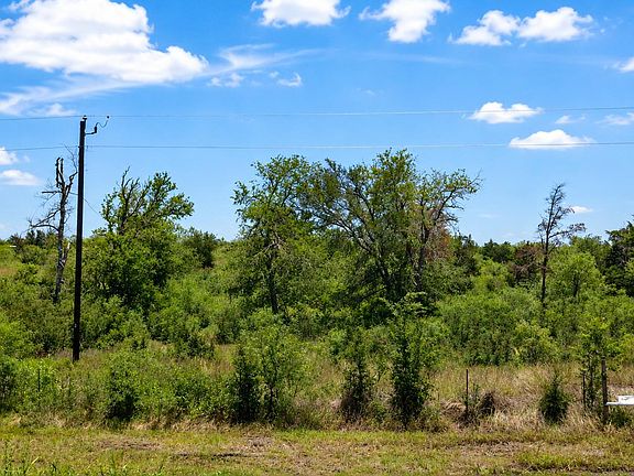 4th image of 2500 NE County Road 466 Dr