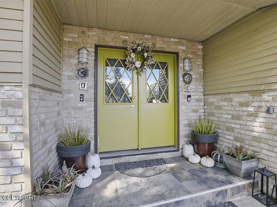 1st image of 6900 Royal Ct