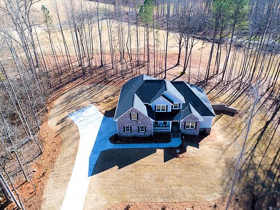 3rd image of 417 Birkdale Blvd