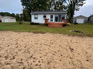 25033 Twin Shores Dr, Dowagiac, MI 49047