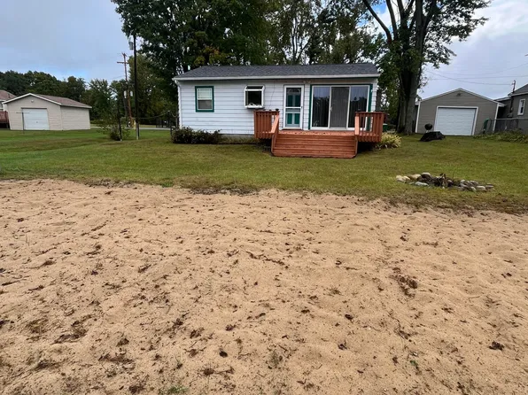 25033 Twin Shores Dr, Dowagiac, MI 49047
