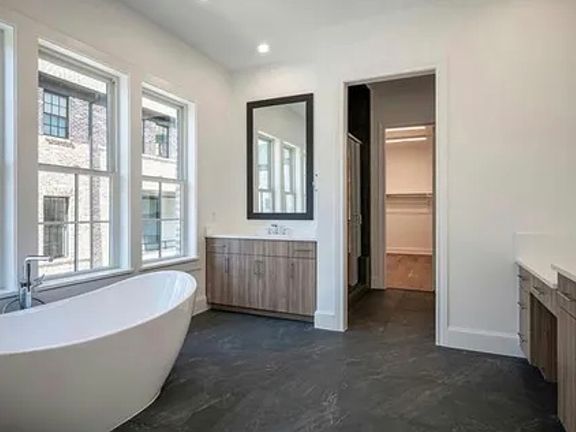 5th image of 4139 Runyon Rd