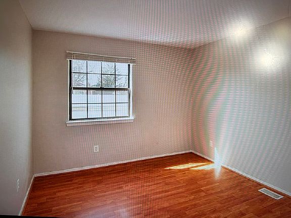 4th image of 1801 Vine Way Dr APT 4
