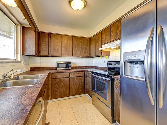 4th image of 200 S Carr Ave #202