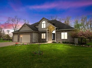 334 W Whispering Ln, South Whitley, IN 46787