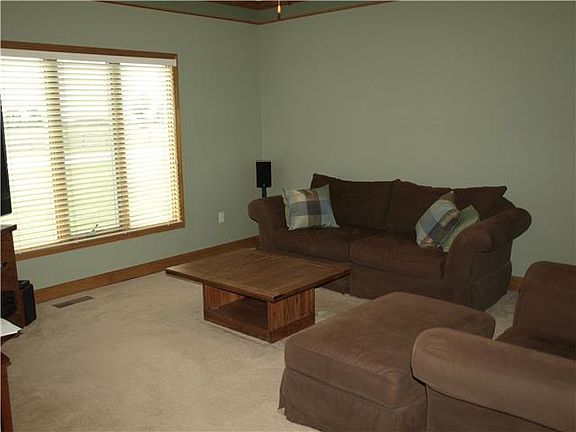 3rd image of 32605 Keystone Dr